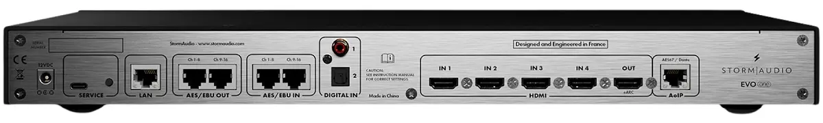 Face arrière du StormAudio Evo One avec connectique AES/EBU et Dante