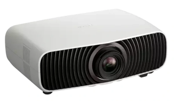 Vidéoprojecteur Epson EH-LS7500 blanc vu de trois quarts, montrant son boîtier compact et sa face avant ventilée.
