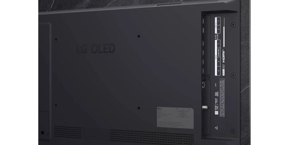 Connectique arrière du Lg OLED42C6, 4 ports HDMI 2.1 visibles avec étiquettes eARC et entrée antenne, châssis noir gris avec inscription LG OLED