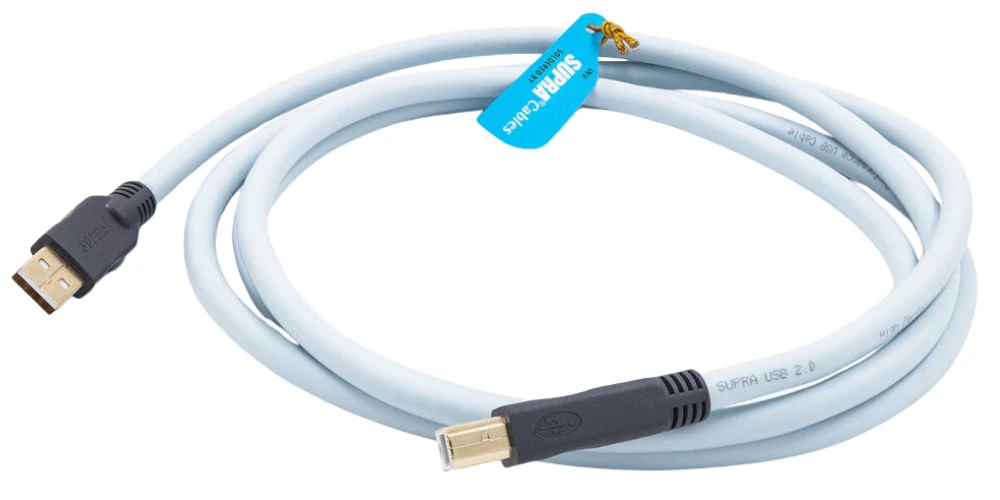 Câble Supra USB 2.0 A-B enroulé avec ses connecteurs USB A et USB B dorés visibles