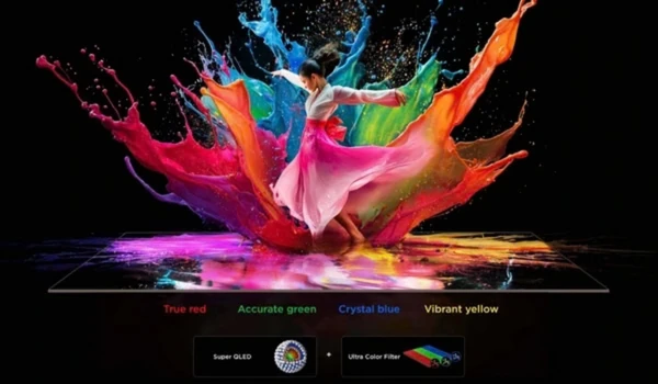 Explosion de couleurs vives illustrant la précision colorimétrique True red, Accurate green et Crystal blue du TCL 85C8L