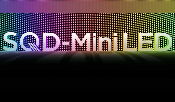 Texte lumineux SQD-Mini LED sur fond de dalle rétroéclairée multicolore illustrant la technologie du TCL 98C8L