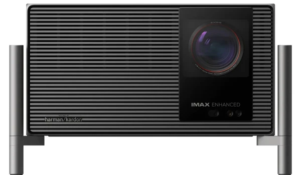 Vue de face du vidéoprojecteur Xgimi TITAN Noir Pro sur fond blanc avec objectif et logo IMAX Enhanced